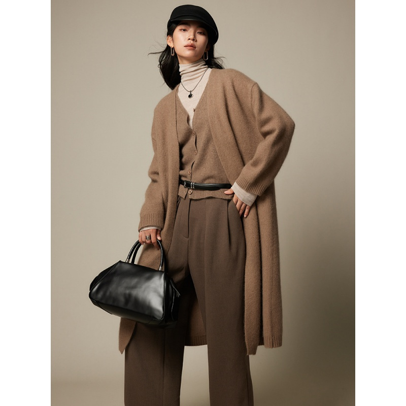 美拉德穿搭浣熊绒针织开衫女秋冬保暖v领慵懒风长款羊毛大外套女视频