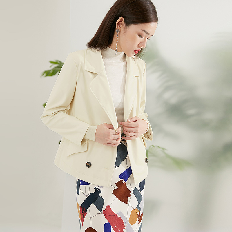 晚白2021春季新品时尚纯色百搭长袖休闲双排扣西装式皮衣外套女