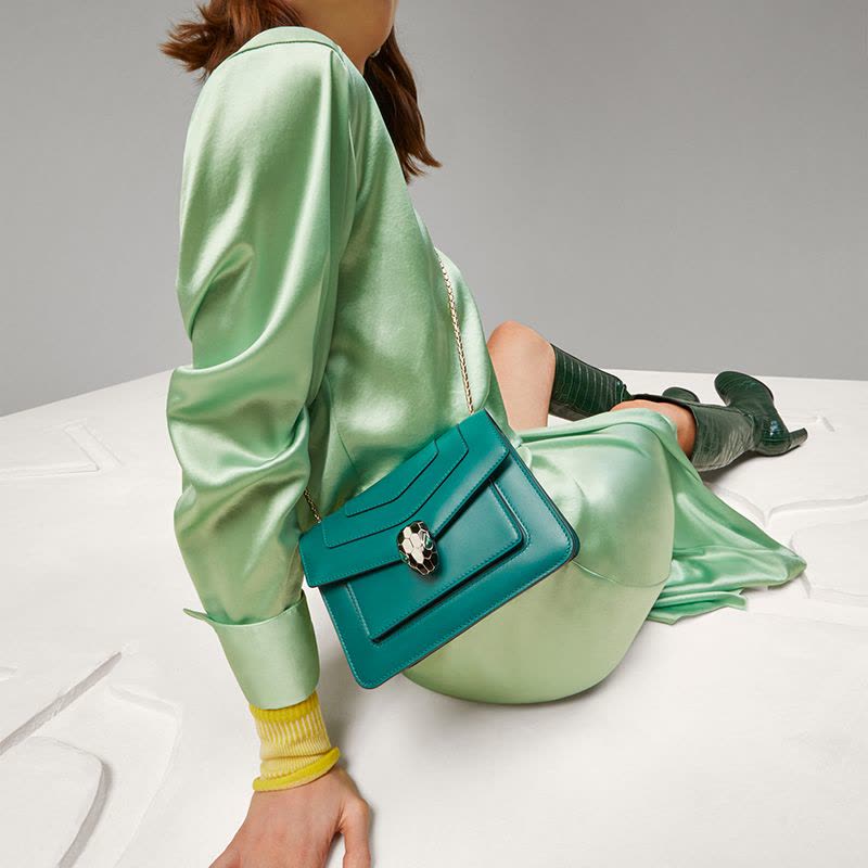 预售 宝格丽 BVLGARI Serpenti Forever 口盖包小号 经典蛇头光面皮 女士手提包 289673金扣图片