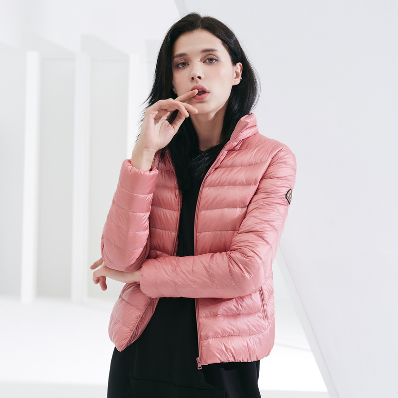 波司登女时尚简约立领轻薄蓄热短款通勤羽绒服