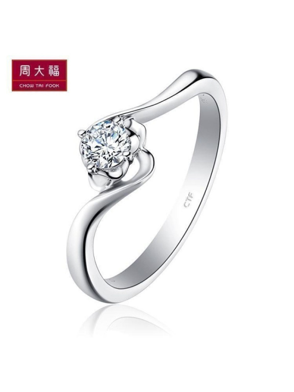 定制 周大福首饰优雅18K金钻石戒指/钻戒/女款U121684