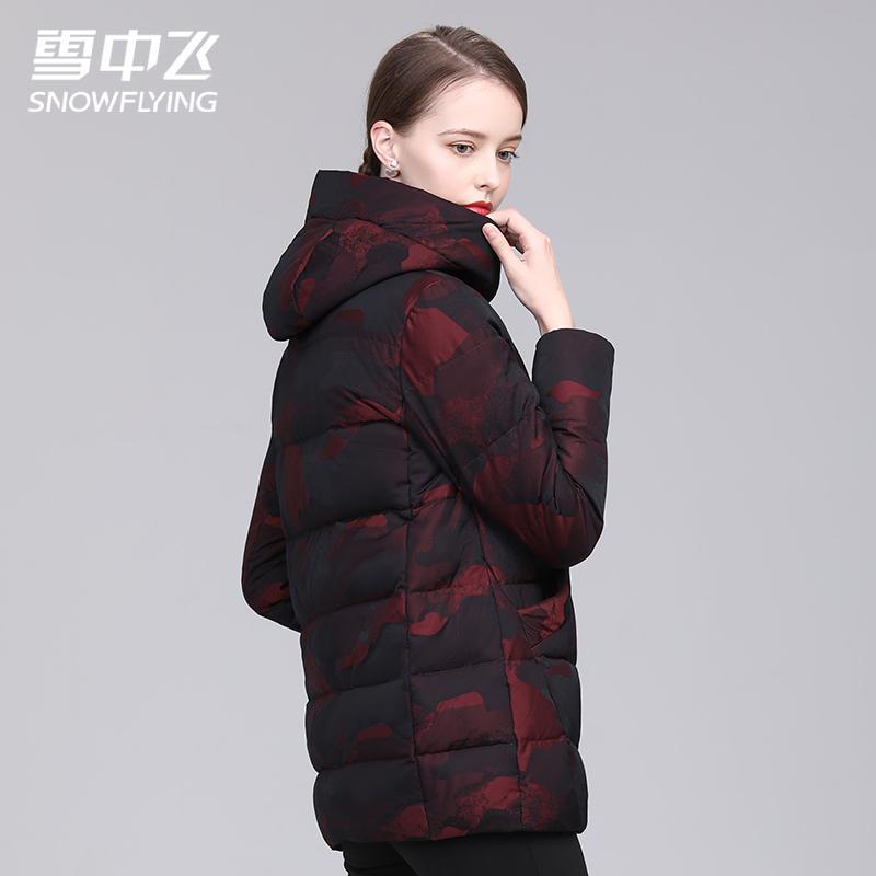 雪中飞羽绒服女中长款反季清仓冬季保暖妈妈装连帽加厚羽绒外套厚