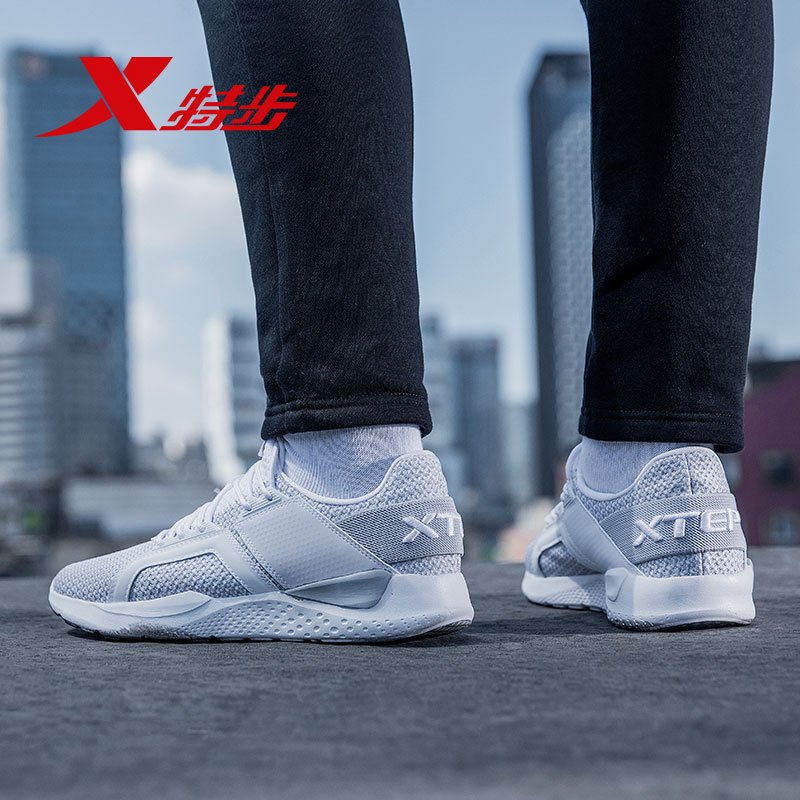 特步鞋男 秋冬季休闲鞋运动鞋2018新款时尚都市透气鞋子男跑步鞋