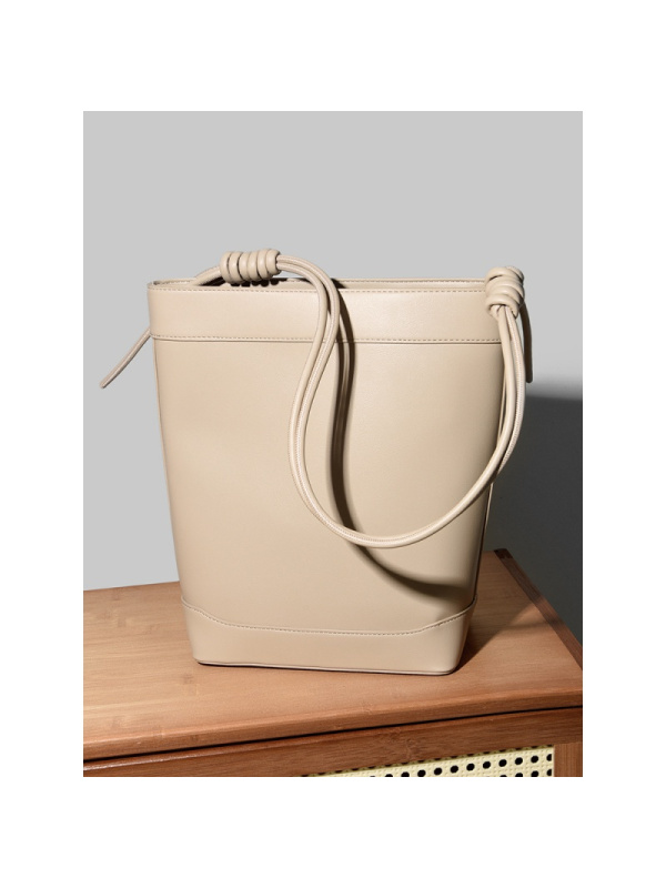 水桶包包夏季款女百搭单肩包简约大容量水桶包时尚通勤高级感女包