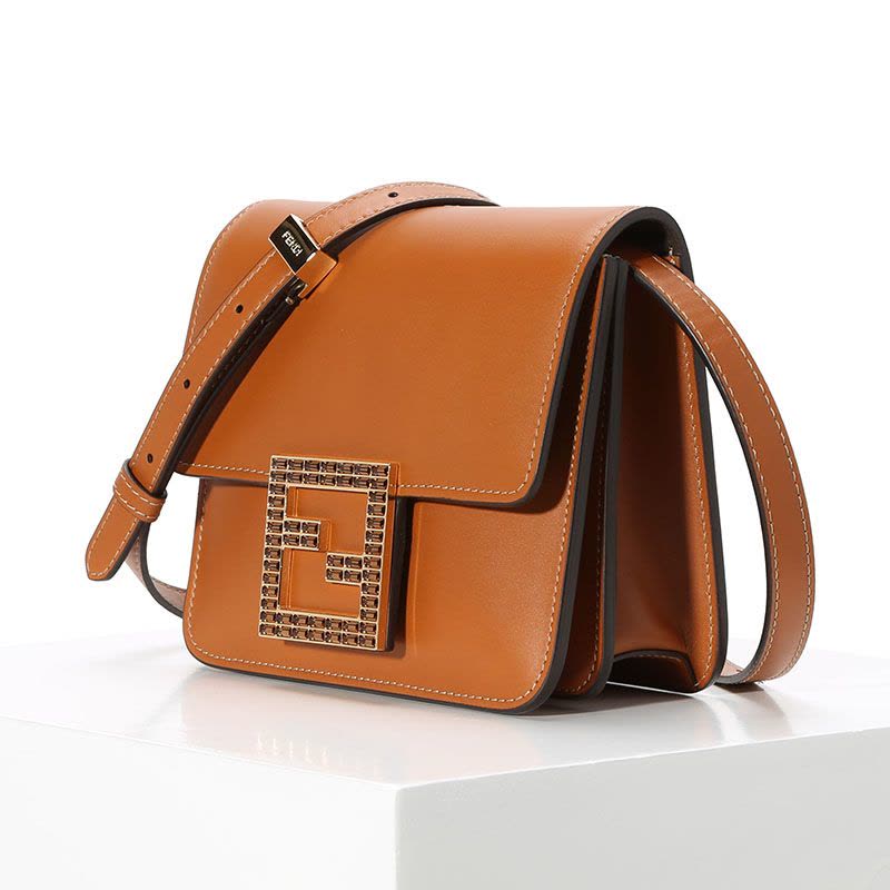 预订FENDI FAB 女士单肩包 17x14.5x7CM图片