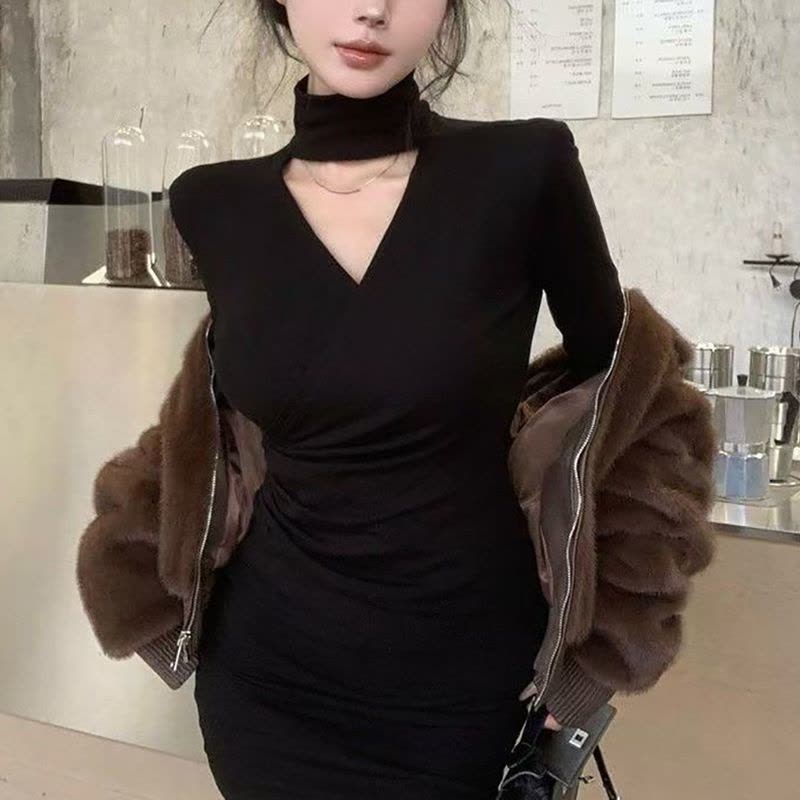 性感V领挂脖连衣裙女秋冬新款内搭打底配大衣修身收腰包臀短裙子图片