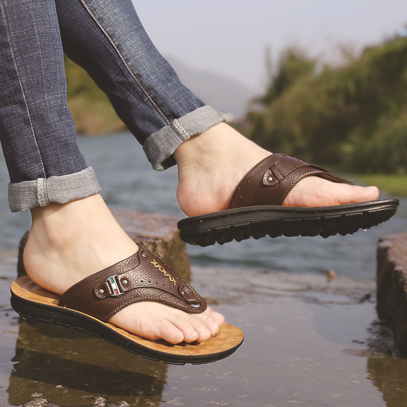 夏季新款男鞋时尚男士凉鞋防滑沙滩鞋露趾软底户外真皮人字拖鞋男