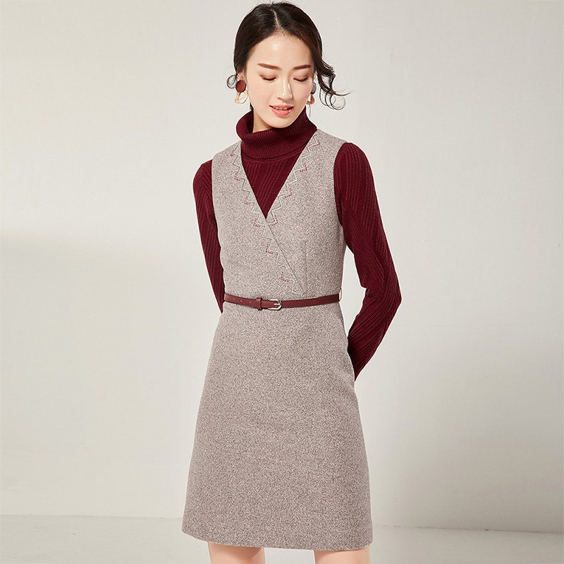 欧昵雪秋冬v领绣花收腰无袖毛呢连衣裙女修身显瘦背心裙