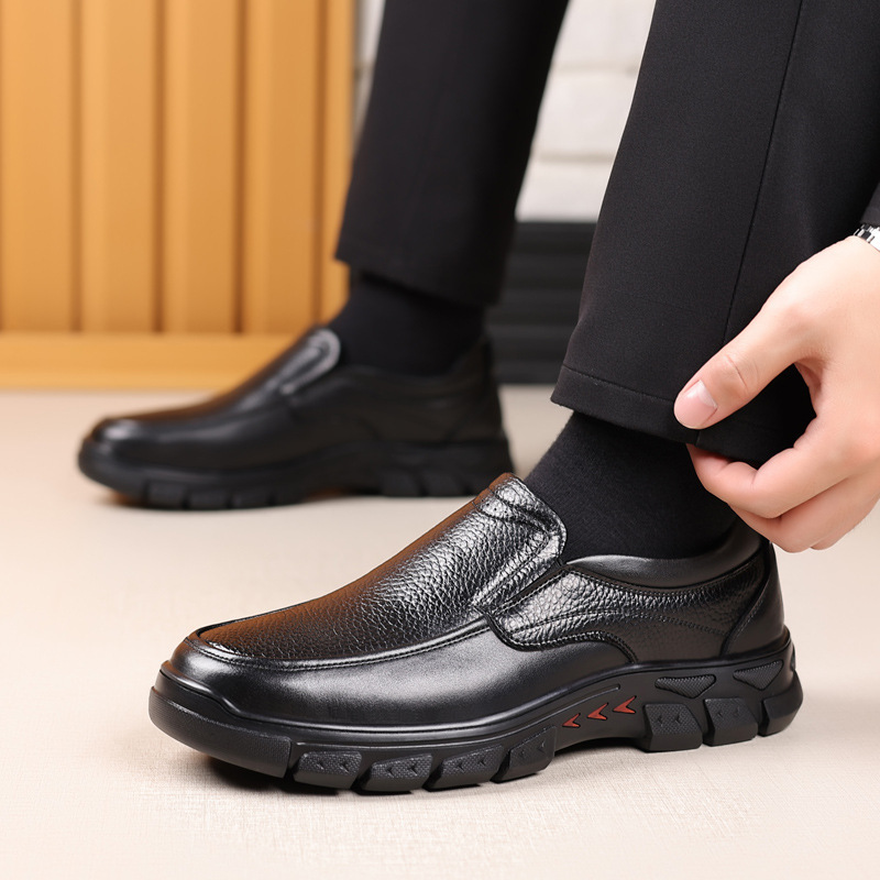 商务皮鞋男2025春季新款一脚蹬休闲男鞋轻便透气防滑中老年爸爸鞋