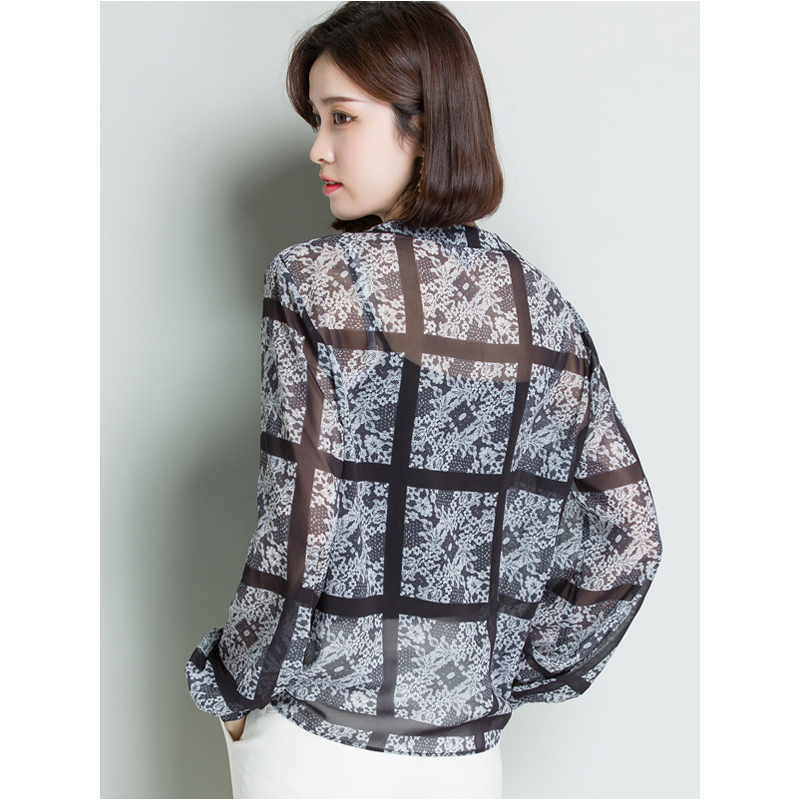 恒源祥女士100桑蚕丝衬衫2020春装新款不规则印花长袖蚕丝大码上衣