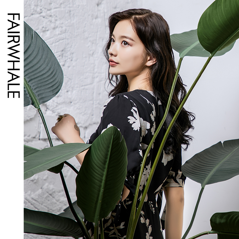 马克华菲女装气质连衣裙女神范2020新款夏季复古开叉印花长裙