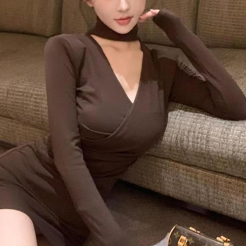 性感V领挂脖连衣裙女秋冬新款内搭打底配大衣修身收腰包臀短裙子图片