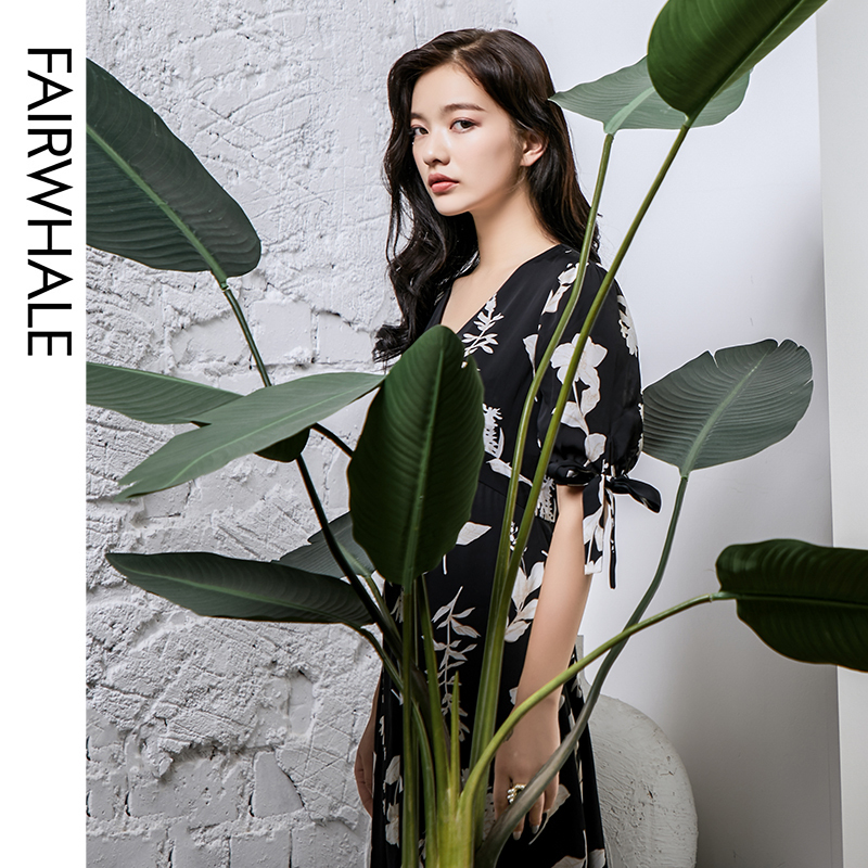 马克华菲女装气质连衣裙女神范2020新款夏季复古开叉印花长裙