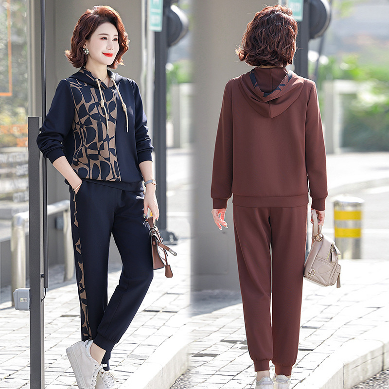 年中式女装休闲套装中老年人时尚连帽两件套气质运动服妈妈装