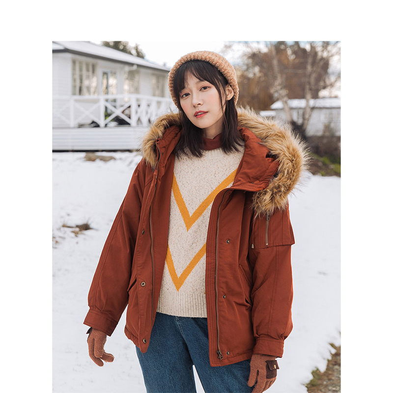 茵曼2018冬装新款时尚连帽大毛领拉链开衩加厚羽绒服外套女小个子