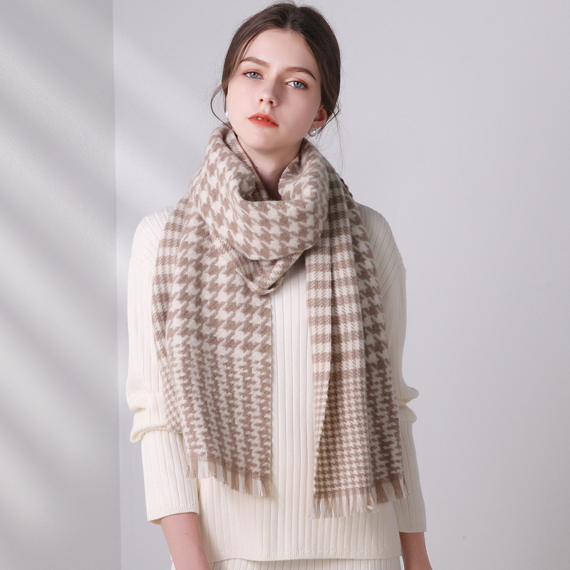 上海故事女围脖加厚保暖秋冬季英伦经典格子百搭白色羊毛羊绒围巾专柜