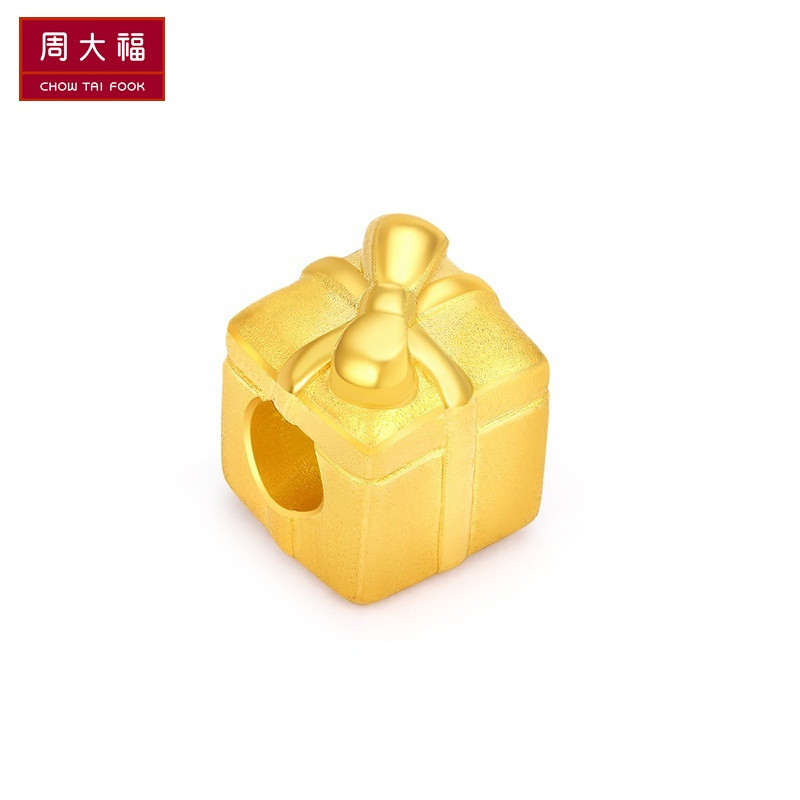 周大福蝴蝶结圣诞礼盒足金金转运珠吊坠定价R21513