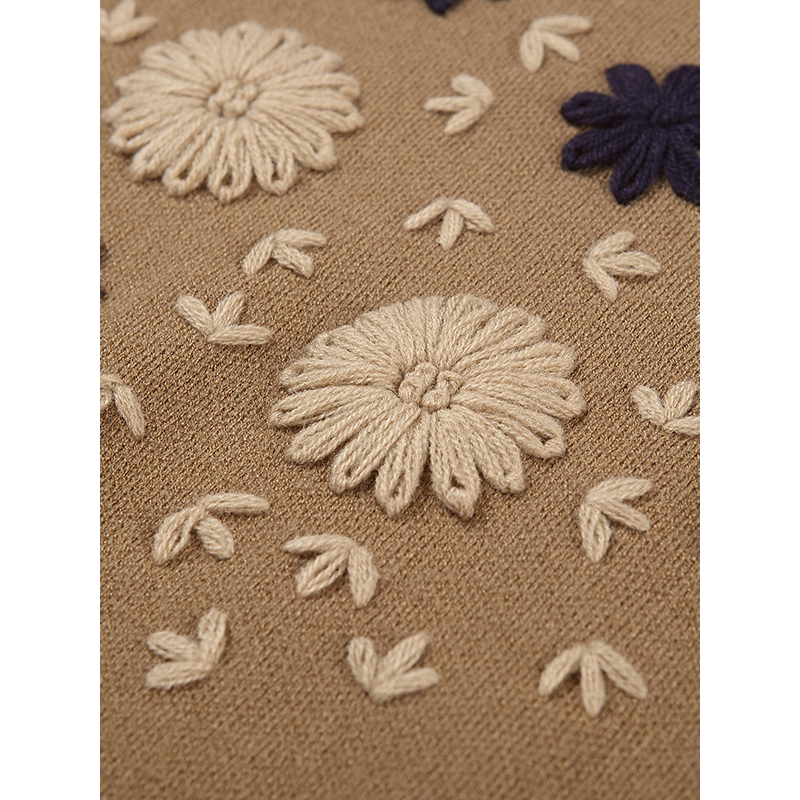 欧昵雪秋冬季绣花针织衫女短款圆领长袖毛衣打底衫q