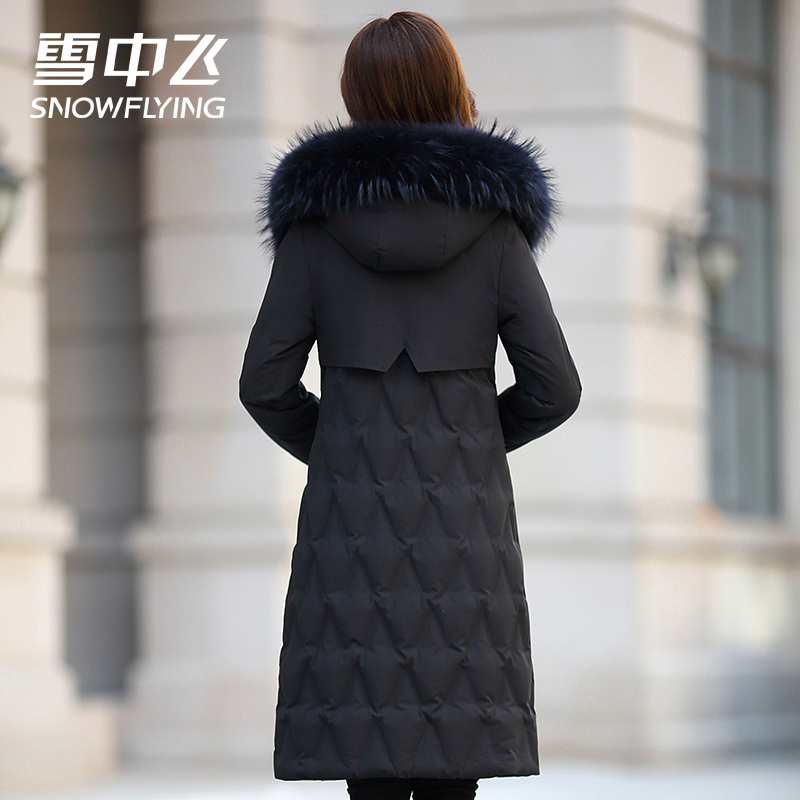 雪中飞女款简约连帽毛领中长款羽绒服