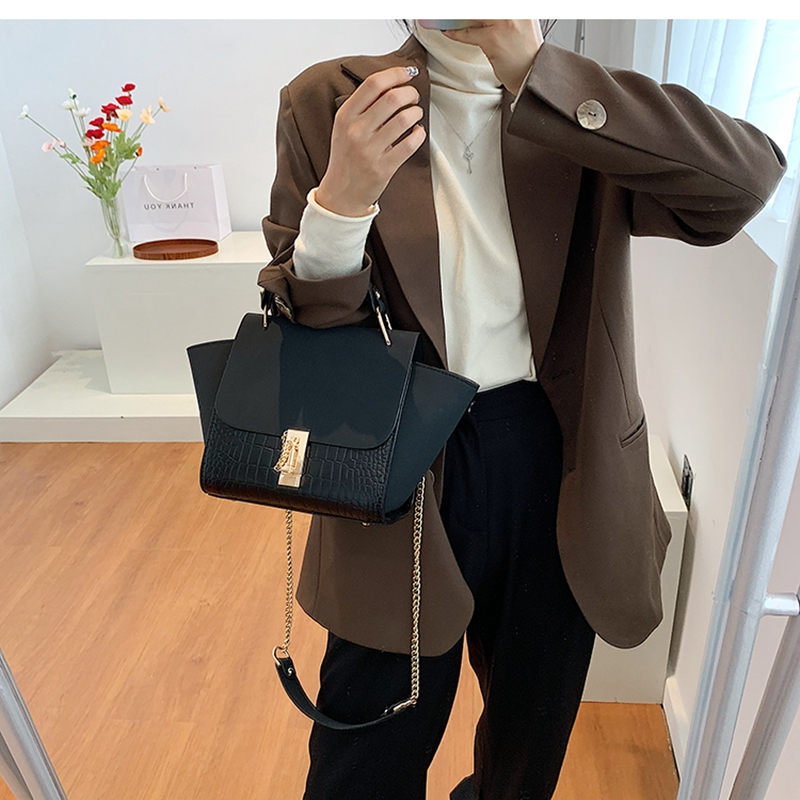 芙迦妮秋冬新款包包女2021磨砂女士潮流百搭斜挎包网红手提翅膀包