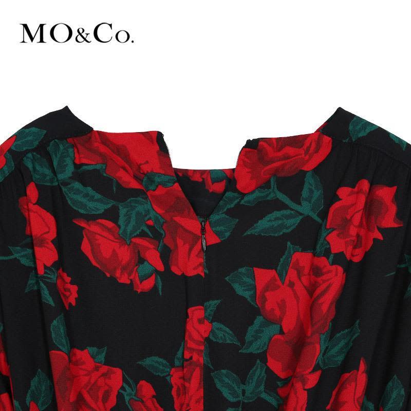 MOCO2018秋季圆领玫瑰花垫肩连衣裙 摩安珂图片