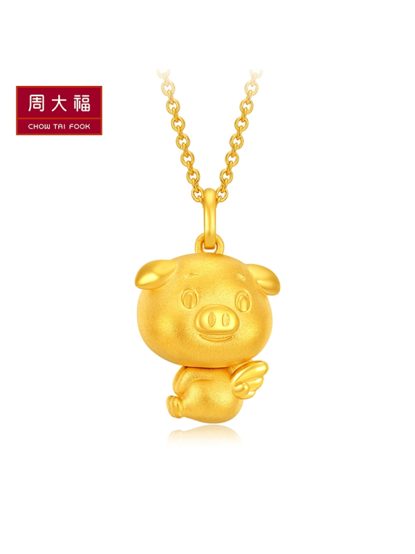 周大福十二生肖猪翅膀小猪足金黄金吊坠R21805