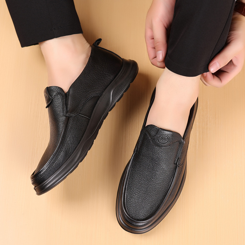 皮鞋男鞋真皮新款套脚软底百搭透气休闲防滑中年老年一脚蹬爸爸鞋