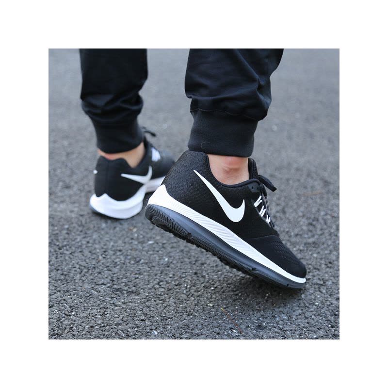 NikeZoomWinflo4黑白男子缓震轻便跑步鞋898466-001图片