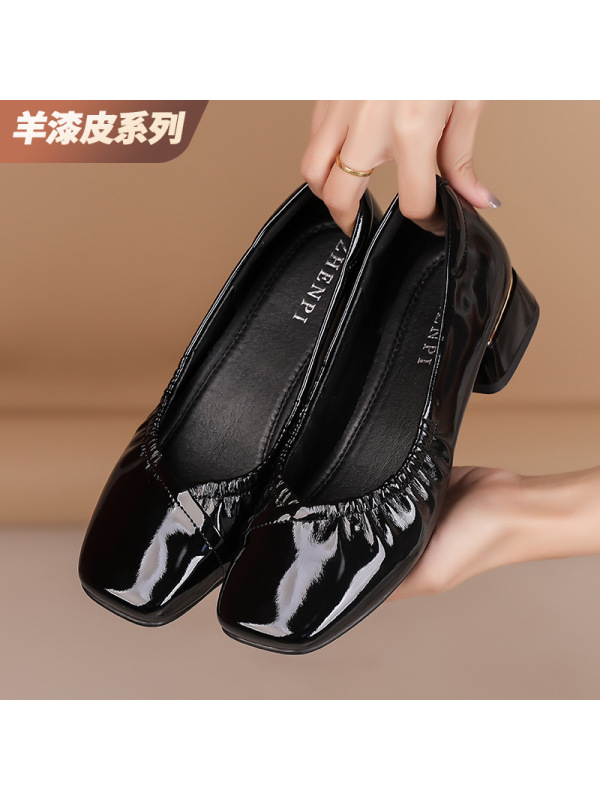 春秋季新款气质粗跟方头漆皮复古浅口鞋时尚四季软底妈妈女鞋