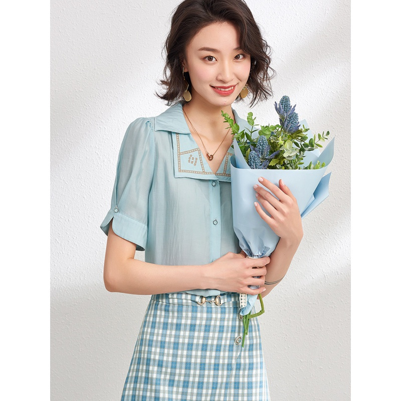 欧昵雪夏季绣花翻领显瘦天丝衬衫女泡泡袖甜美小衫上衣