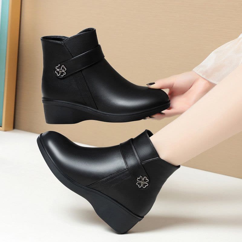 秋冬季新款妈妈棉鞋粗跟圆头大码坡跟短靴加绒保暖防滑中老年女靴图片