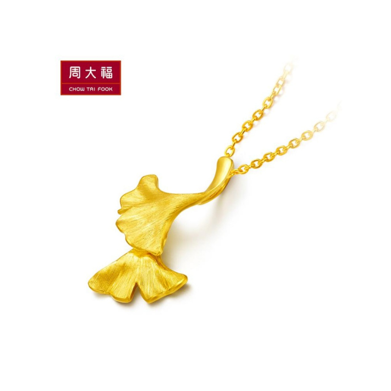 周大福花月佳期杏福相拥银杏黄金吊坠计价(工费88元)F196297