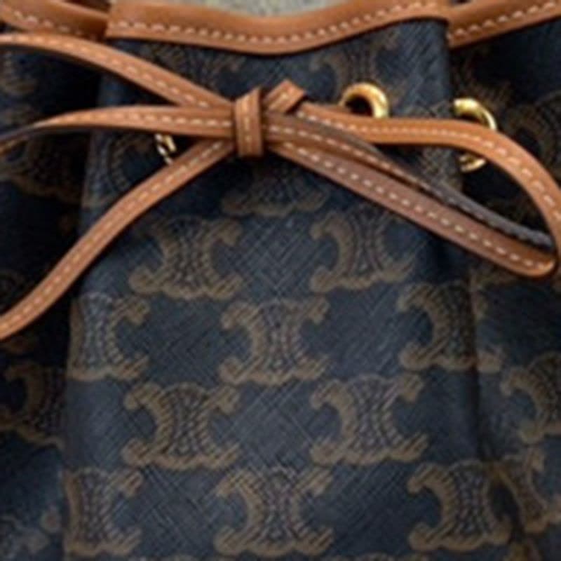 【预定】CELINE TRIOMPHE帆布小号抽绳包 涂层帆布/牛皮革 14*21*14CM图片