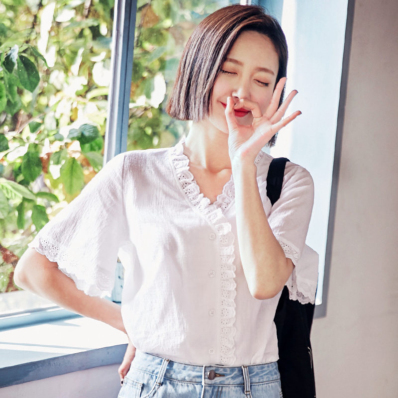 韩都衣舍2018新款女装夏装韩版纯色衬衣花边V领短袖衬衫GQ9009耒
