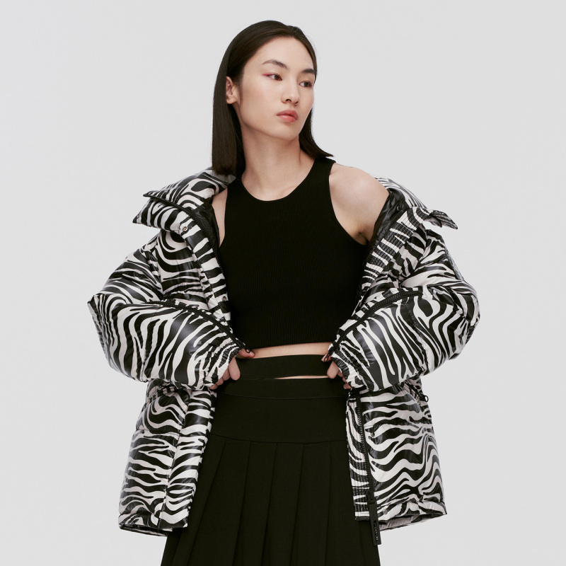 波司登女士泡芙系列时尚大廓型舒适百搭羽绒服面包服亮银色斑马纹