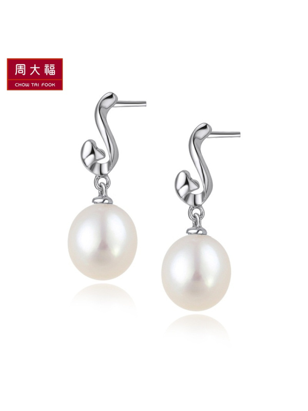 周大福时尚优雅925银珍珠耳钉AQ32585