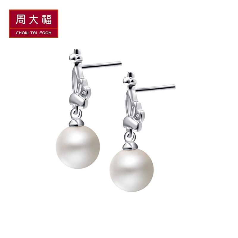 周大福闪耀皇冠925银珍珠耳环AQ32899