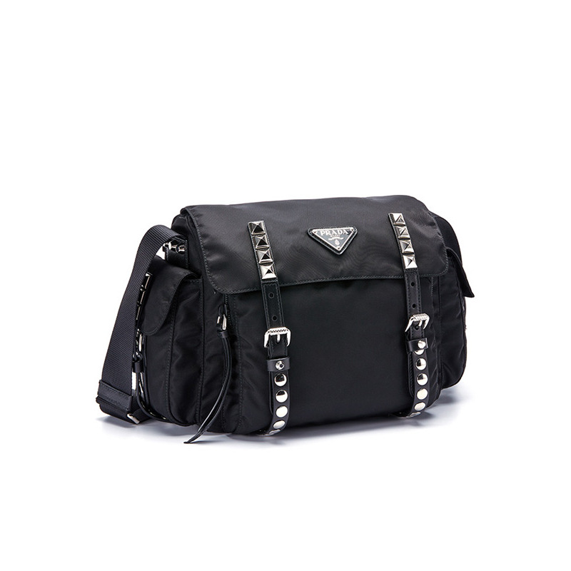 prada普拉达blacknylon饰铆钉包盖式尼龙织物单肩包软1bd118