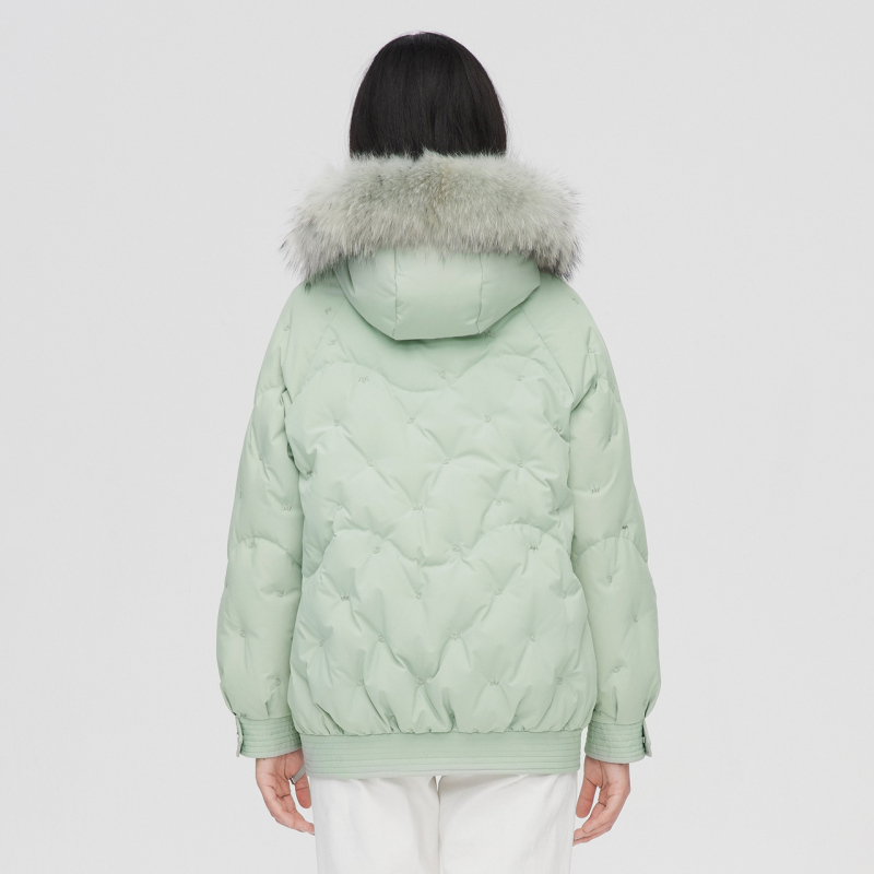 波司登女士时尚廓形貉子毛领刺绣连帽加厚羽绒服B101452