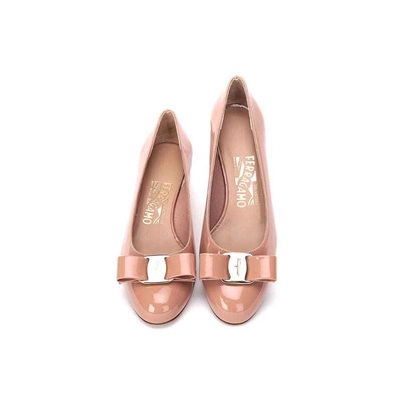 Salvatore Ferragamo 萨瓦托·菲拉格慕 女士漆皮中跟鞋 0676576