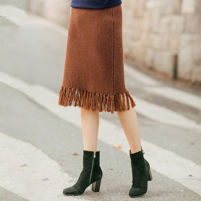 茵曼春松紧腰流苏文艺百搭显瘦半身针织包裙女直筒裙子