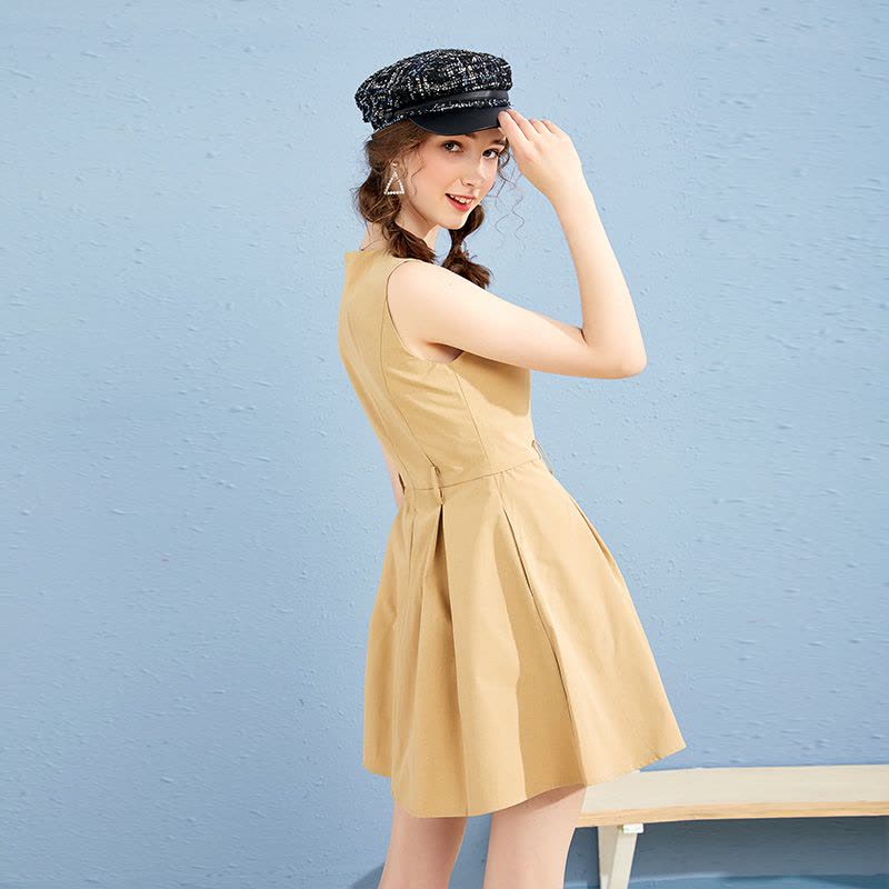 美丽衣橱卡其色连衣裙女2019夏新款时尚百搭圆领无袖高腰裙子潮图片
