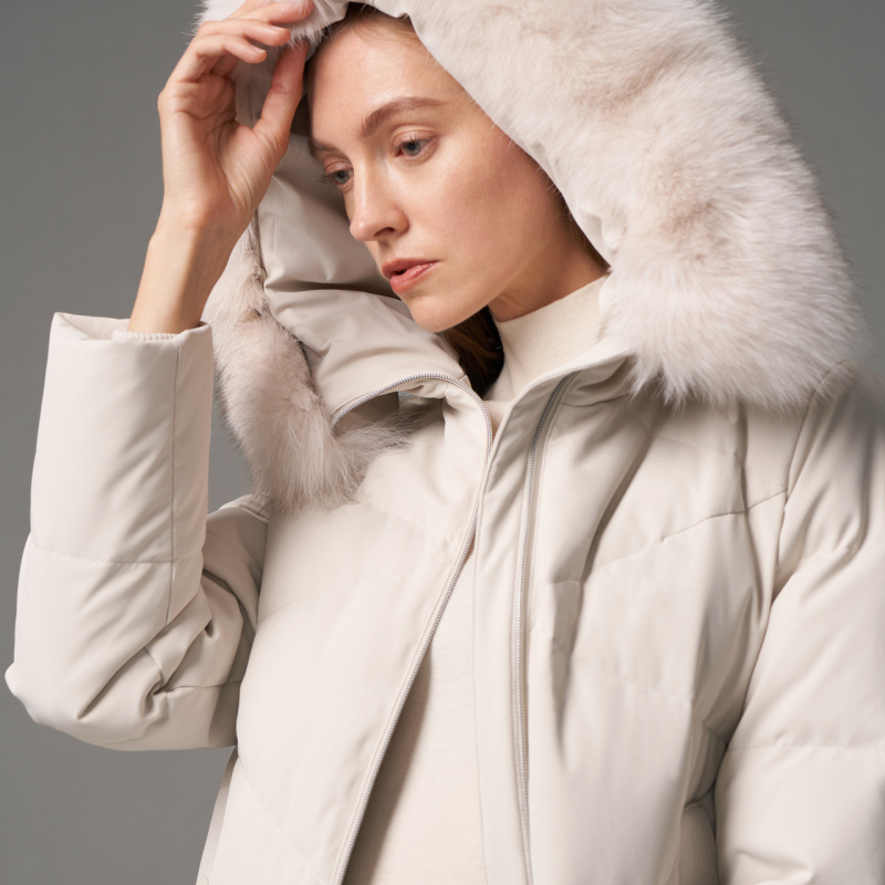 波司登新款女士狐狸毛领羽绒服优雅宽松显瘦加厚防风保暖冬季长款