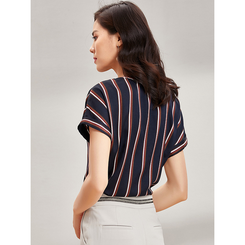 欧昵雪夏连肩袖字母绣花宽松竖条纹圆领短袖t恤女上衣x