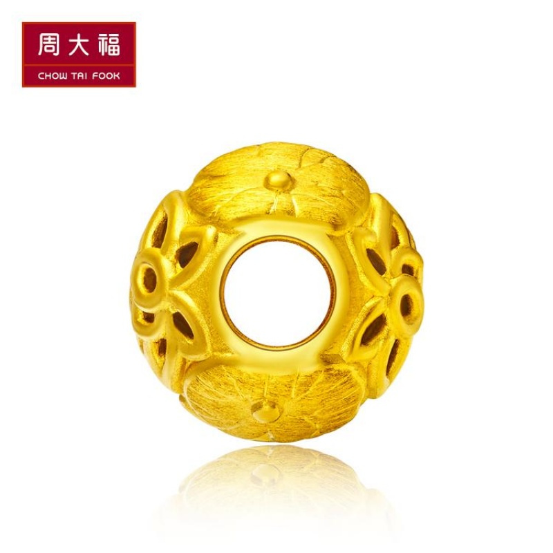 周大福X许巍蓝莲盛开系列镂空足金黄金转运珠吊坠R19063