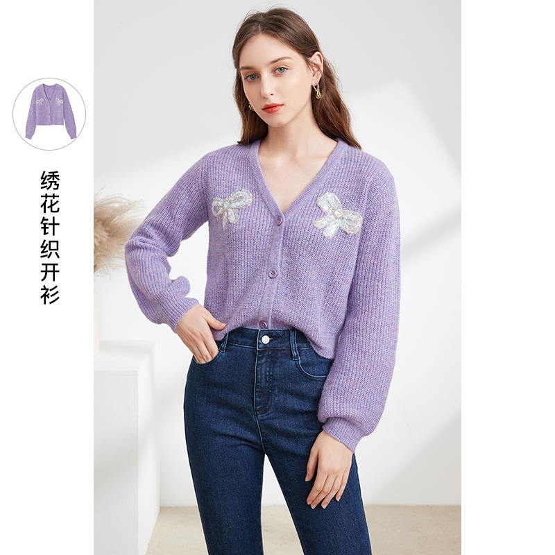 三彩2020冬季新款v领单排扣绣花直筒长袖针织衫毛衫外套女