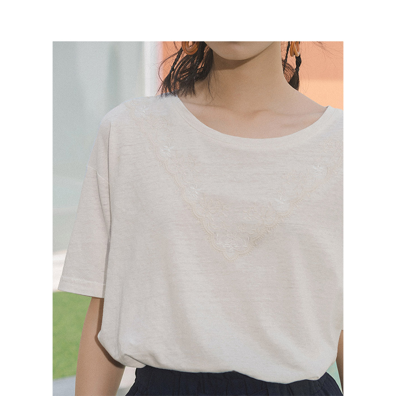 茵曼t恤女2019夏装新款棉麻圆领落肩袖绣花文艺半袖白色宽松上衣