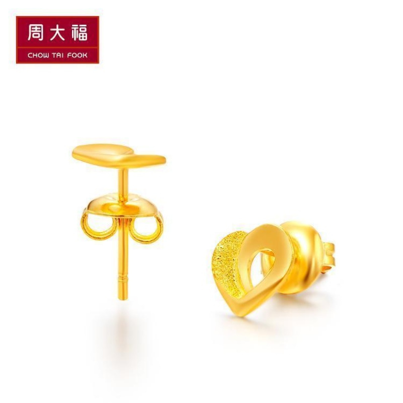 周大福优雅心形足金黄金耳钉经典版计价(足金工费48元)F161062