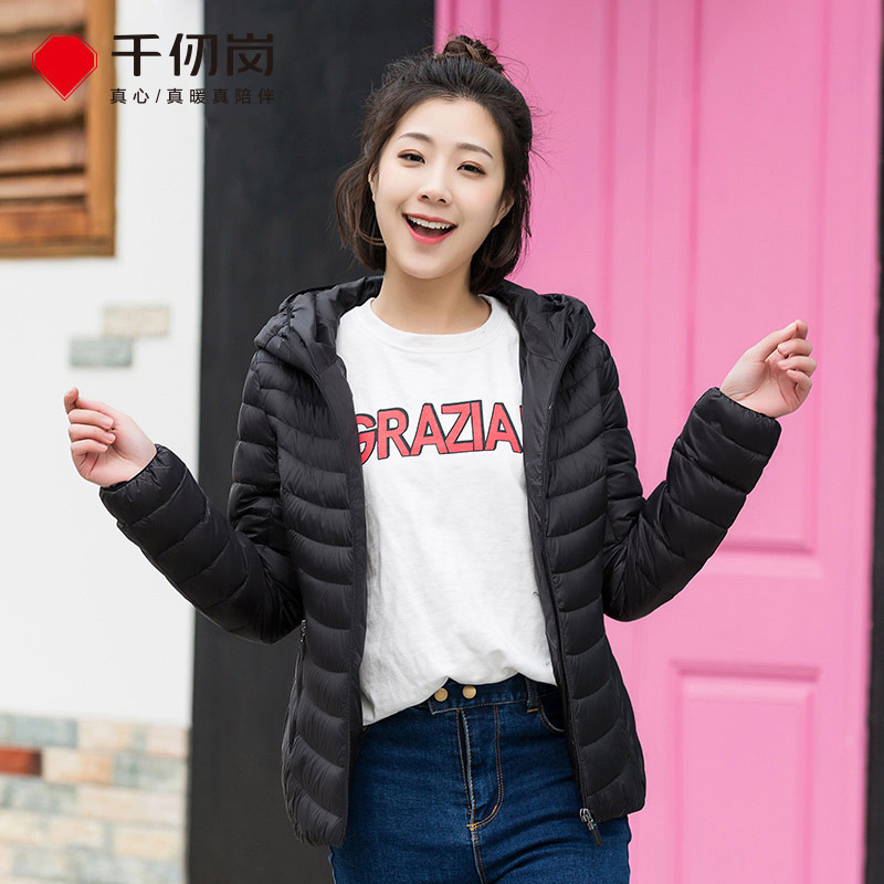 千仞岗品牌2019春季羽绒服女短款轻薄修身显瘦连帽轻薄羽绒服