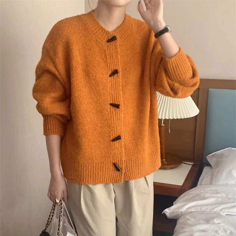 绿色牛角扣针织开衫女秋冬季新款宽松复古高级感加厚软糯毛衣外套